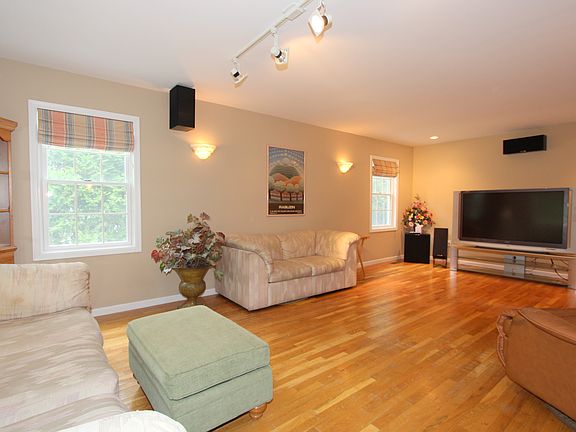 5th image of 2405 Rela Ln