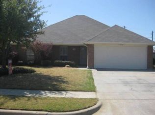 320 Garrett St, Burleson, TX 76028