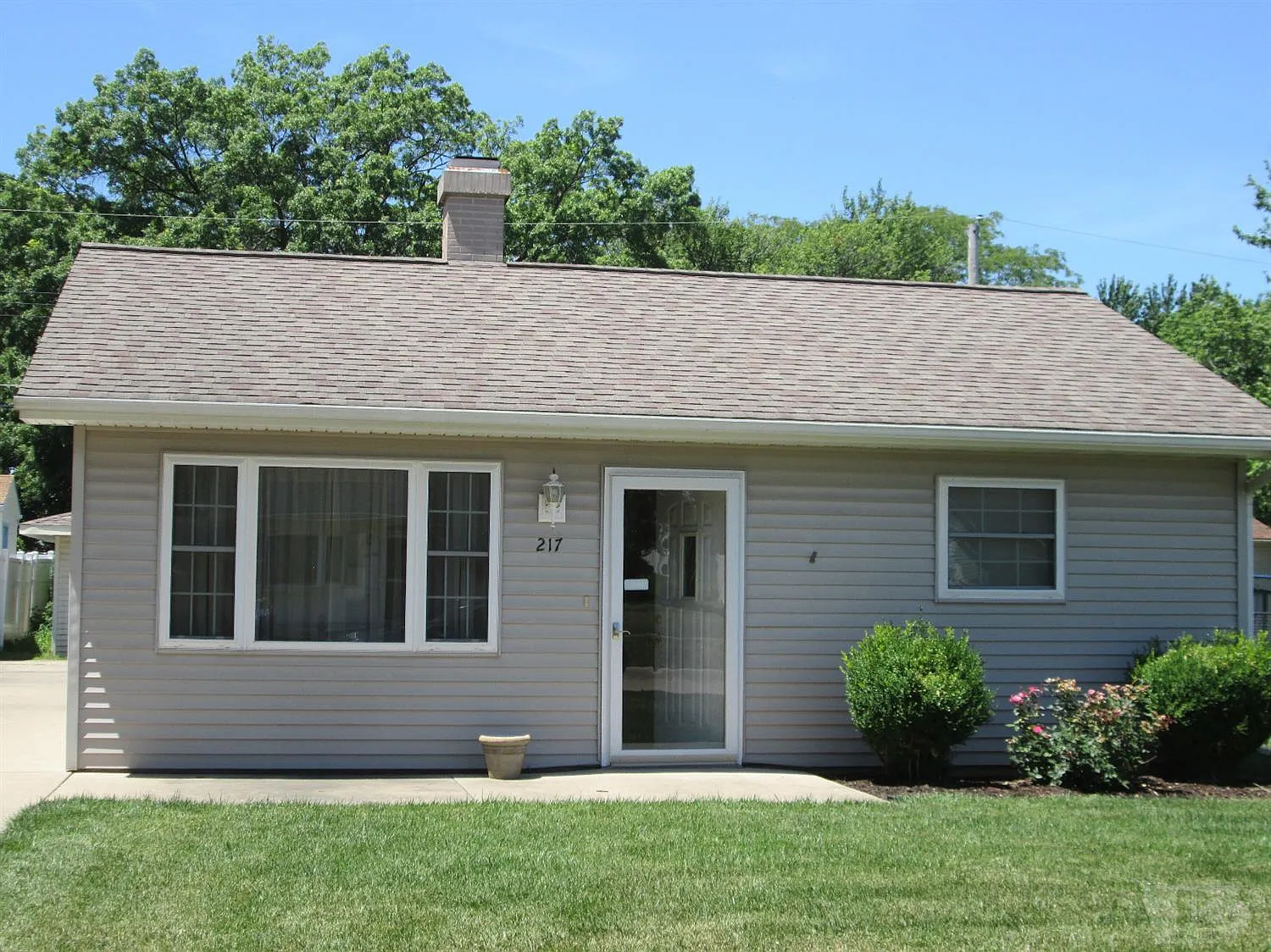 217 Prairie St photo 1