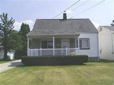 366 Johnston Pl photo 1