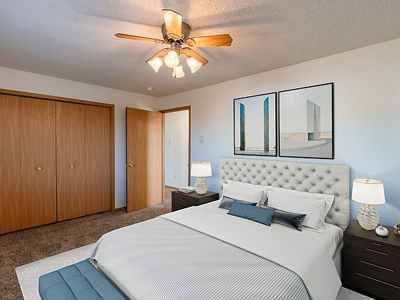 Fargo, ND Sunwood Apartments | Bedroom