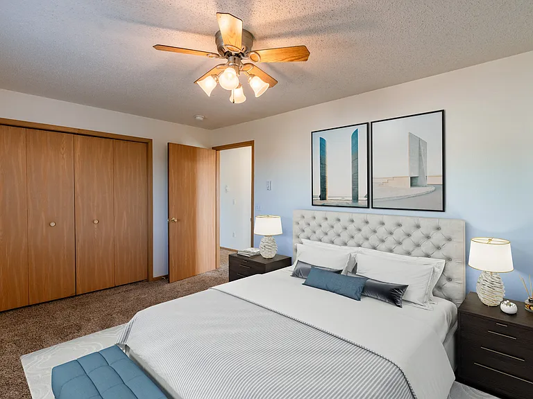 Fargo, ND Sunwood Apartments | Bedroom