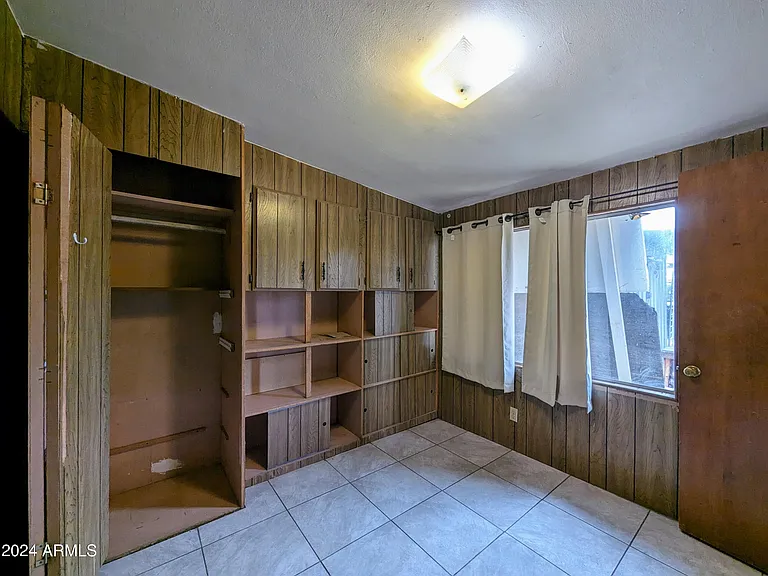 6036 N 31st Dr — Photo 30