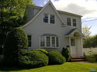 68 Tulip St, Bergenfield, NJ 07621