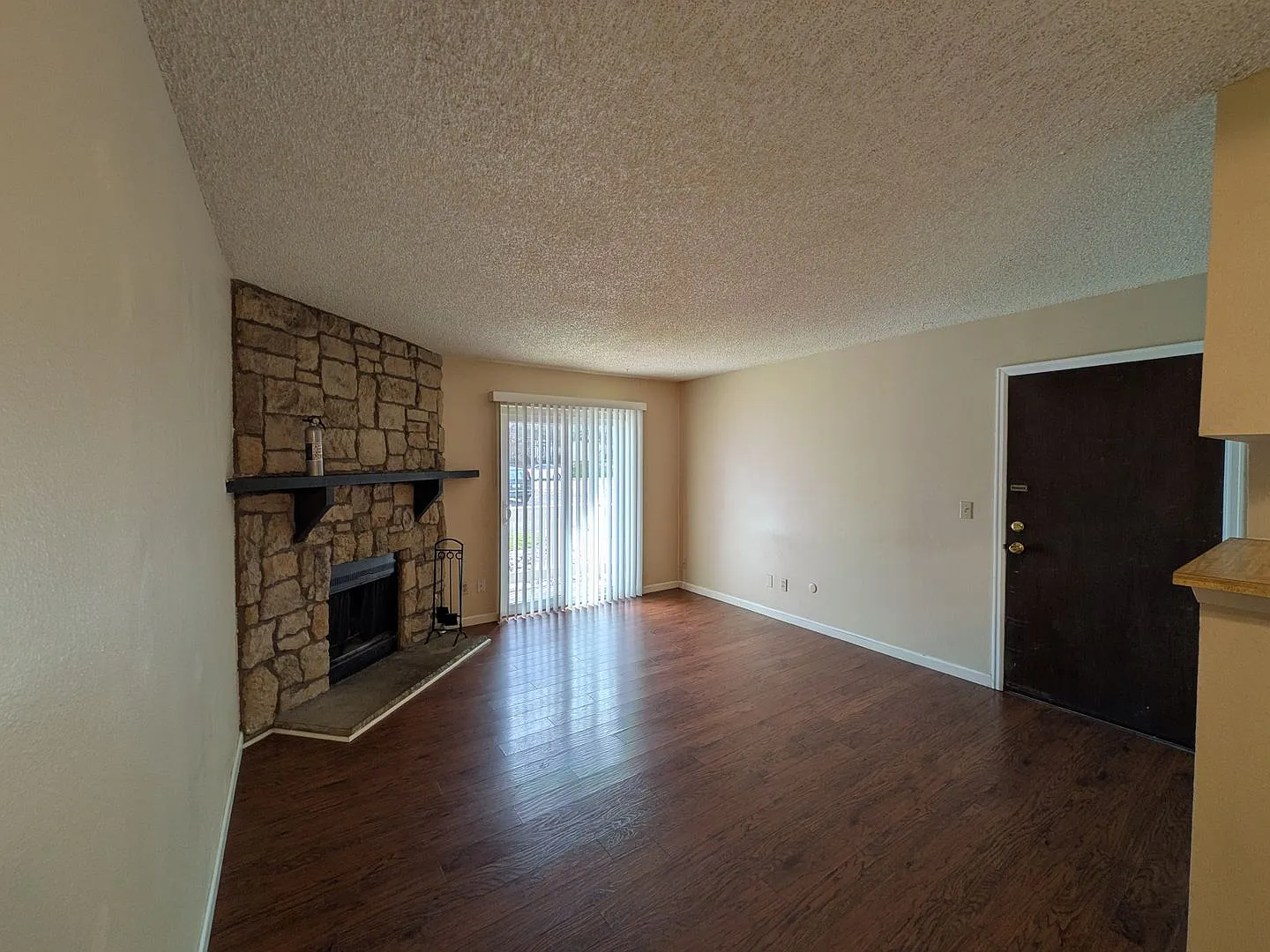 Ground-Level 2-Bedroom Condo in Aurora — Photo 3