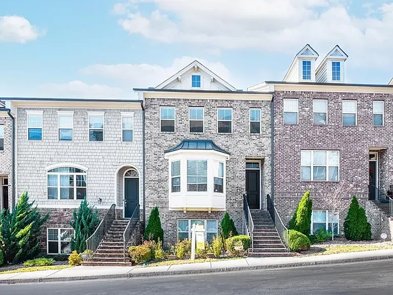 4642 Pine St SE — Photo 1