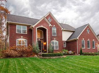 13982 Forest Ridge Cir, South Lyon, MI 48178