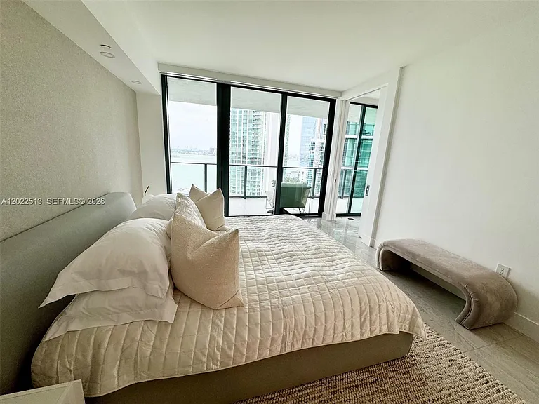 650 NE 32nd St #1901 — Photo 10