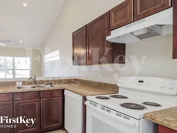 5th image of 404 McGee St