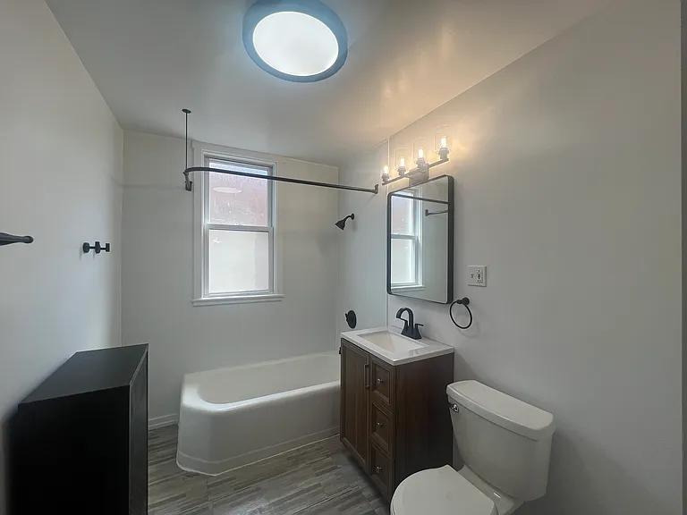 1606 S Austin Blvd #2 — Photo 4