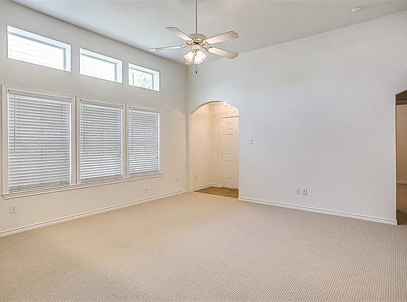 4th image of 8804 Holliday Ln