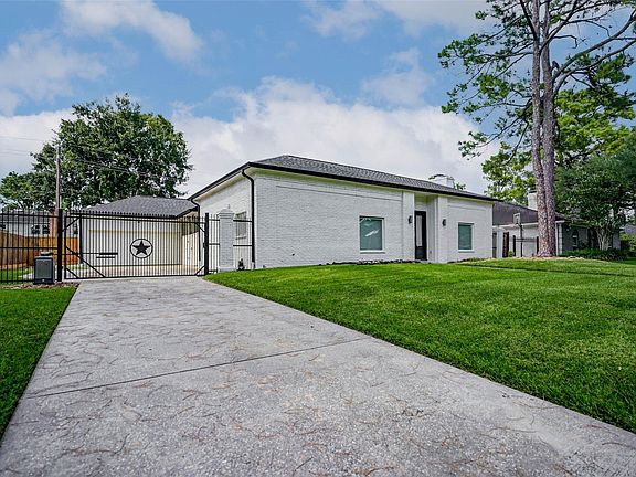 2nd image of 10118 Briar Rose Dr