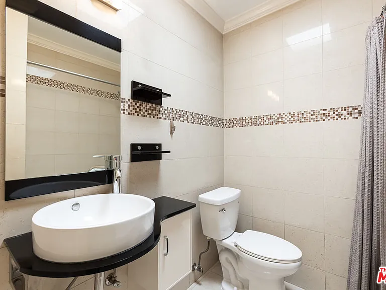 1226 Franklin St #4 — Photo 36
