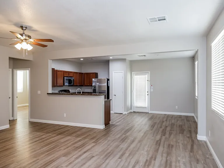181 Crested Creek Ave — Photo 6
