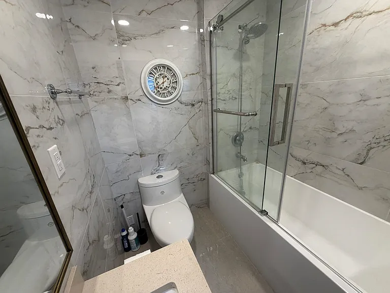 1628 SW Marine Dr — Photo 4