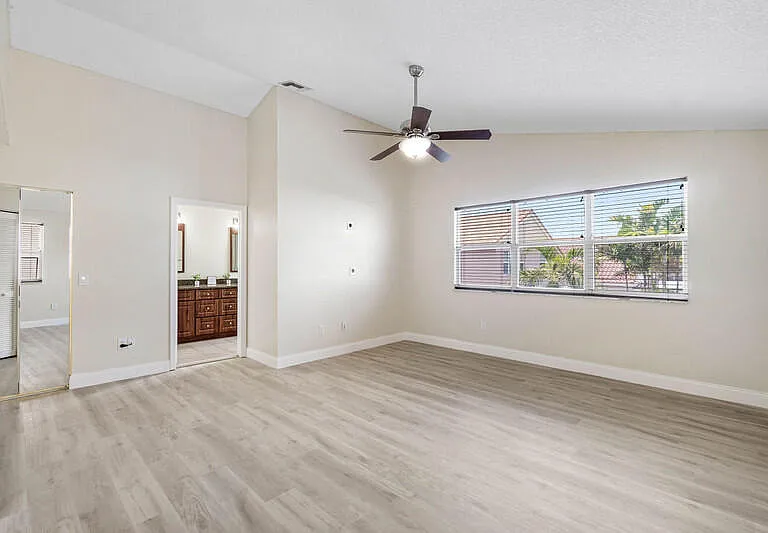 10425 Buena Ventura Dr — Photo 9