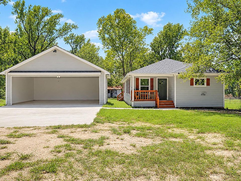 1st image of 301 Pineland Dr