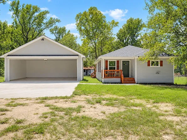 301 Pineland Dr, Trinity, TX 75862
