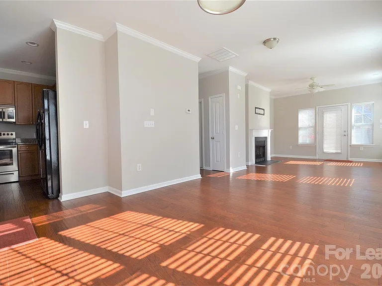 285 Davidson Gateway Dr — Photo 3