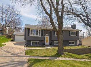 1635 26th St NW, Cedar Rapids, IA 52405