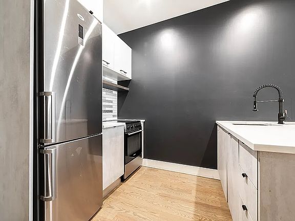 4th image of 806 Saint Johns Pl APT 1B