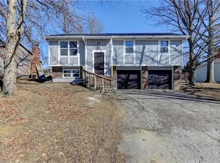 955 Ridge Dr, Warrensburg, MO 64093