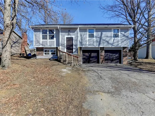 955 Ridge Dr, Warrensburg, MO 64093