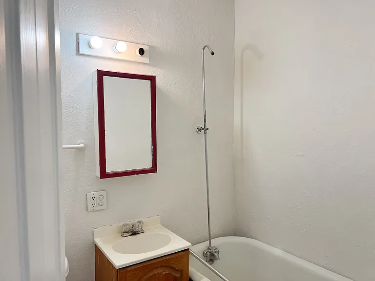 626 N Center St #2 — Photo 5