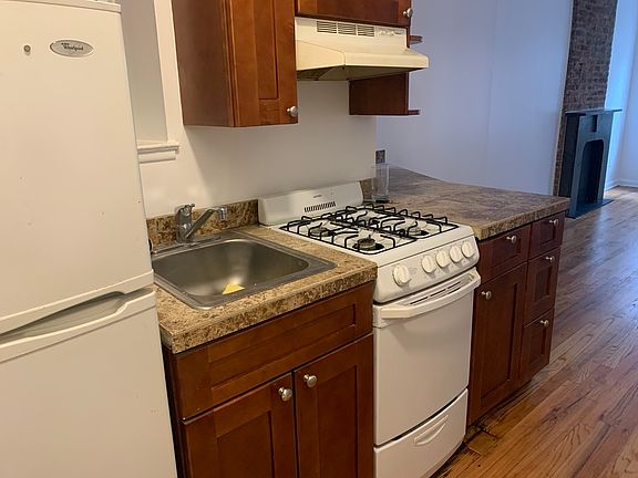 4th image of 216 E 77th St APT 4A