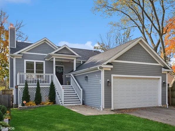 1005 Rockland Rd, Lake Bluff, IL 60044