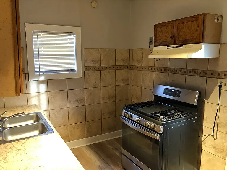 493 Southern St — Photo 5