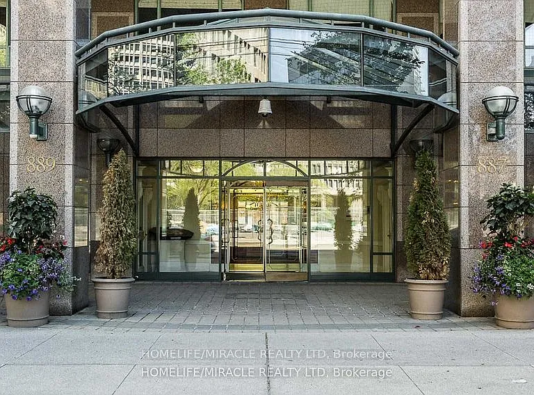 887 Bay St #304 — Photo 2