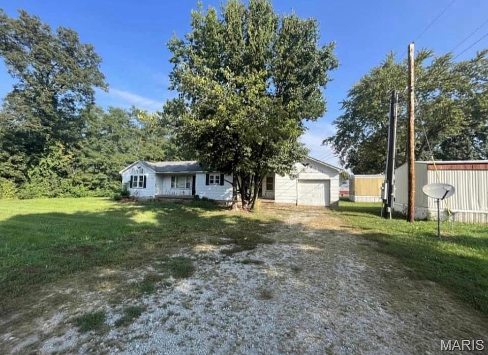 2nd image of 801 Maple St