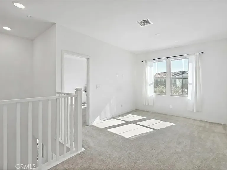 2575 E Embry Ln — Photo 10