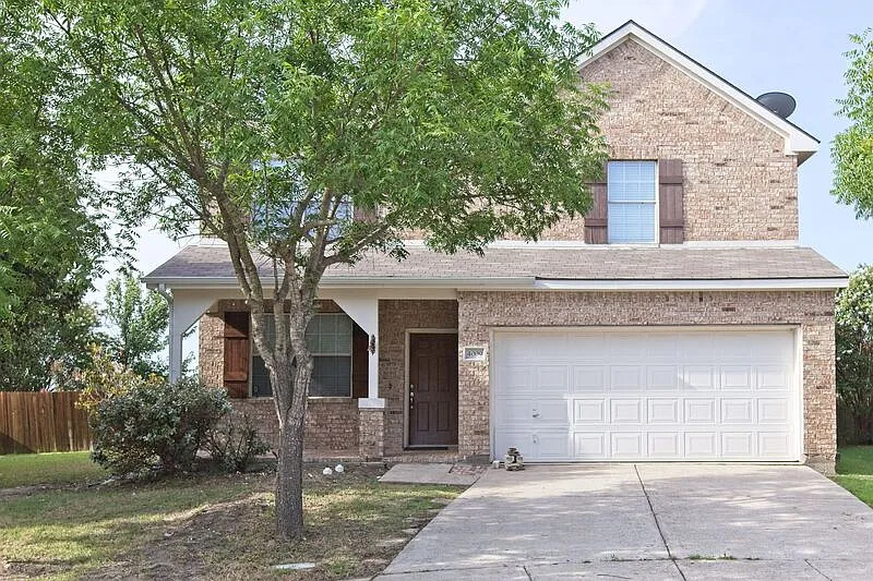4 bed, 2.0 bath, 2247 sqft, $2,345 — Photo 2