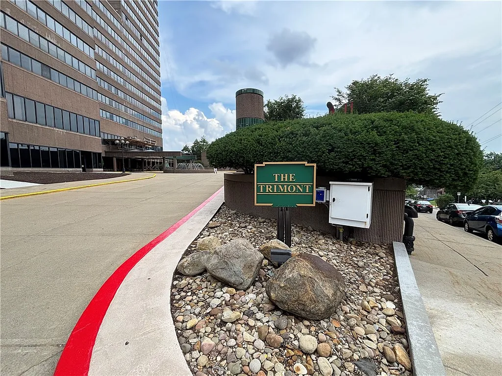 2 bed, 733 sqft, $1,750 — Photo 2