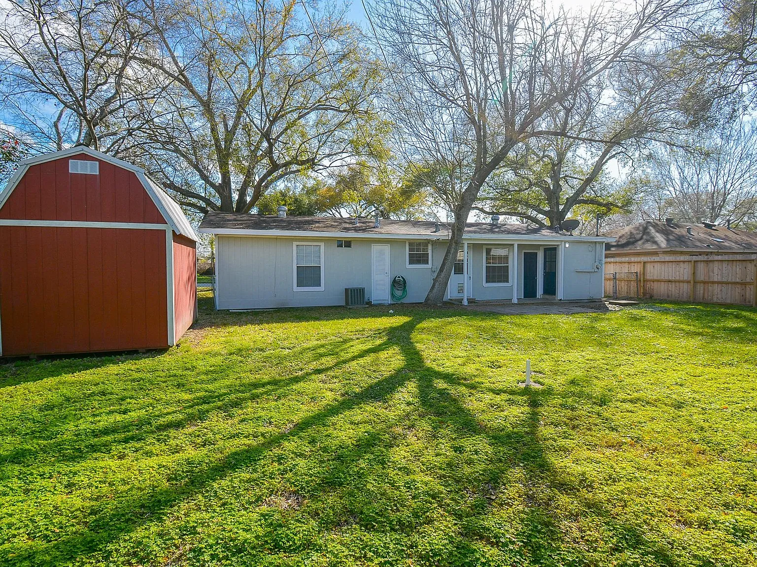 3 bed, 1.0 bath, 936 sqft, $1,795 — Photo 4