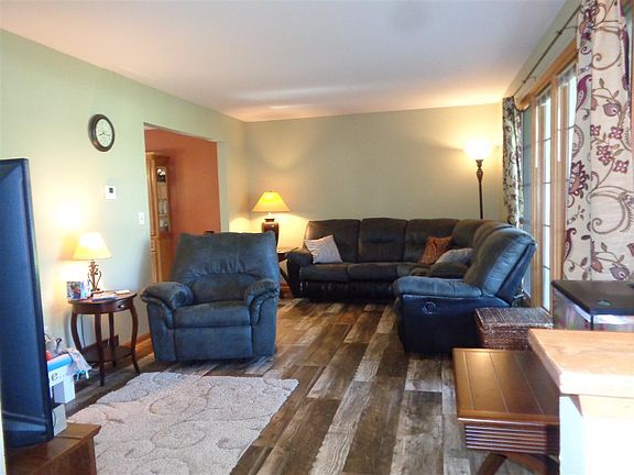 4th image of 830 Malibu Dr
