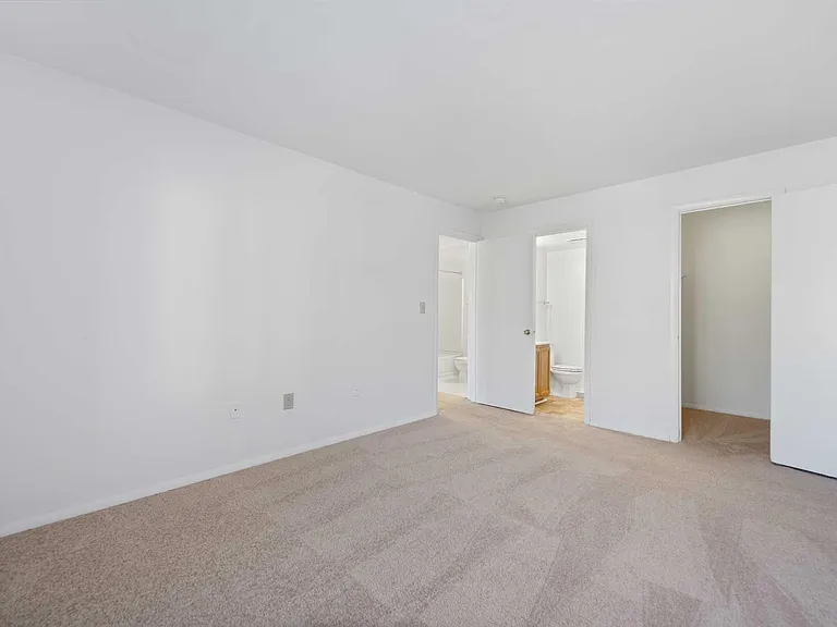 Foxridge Apartment Homes — Photo 132
