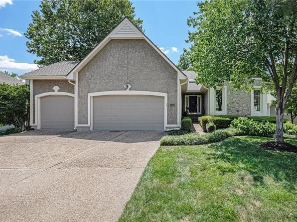 12610 Cedar St, Leawood, KS 66209