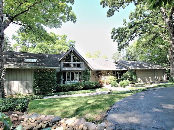 3rd image of 16N690 Oaks Ln
