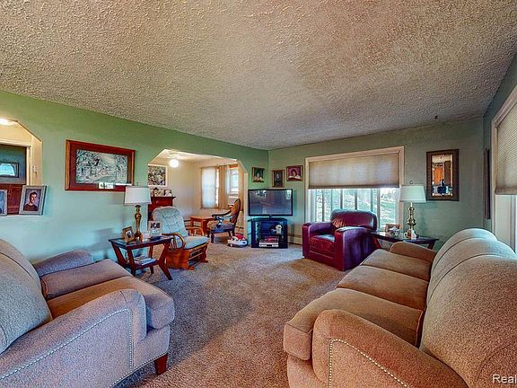 3rd image of 6376 Buckshore Dr