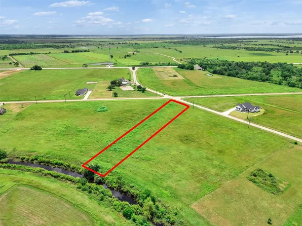 426 Chuckwagon Trl, Angleton, TX 77515