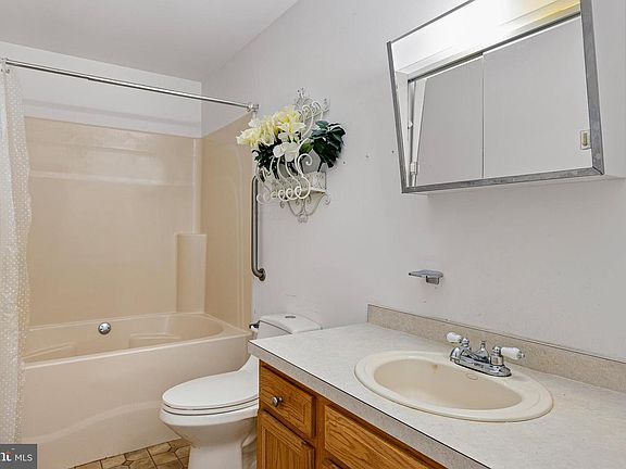 2nd image of 414 Washington Ave