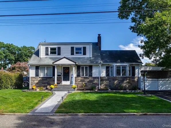 125 Carroll Avenue, Ronkonkoma, NY 11779