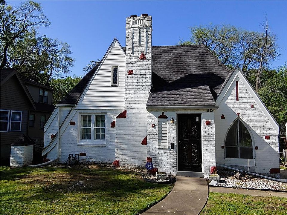 Beautiful and Charming Tudor - Welcome to Your New Home!
