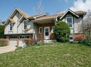1942 E Sunvale Dr, Olathe, KS 66062
