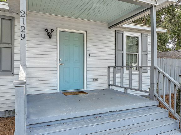 4th image of 2129 Victory Ave