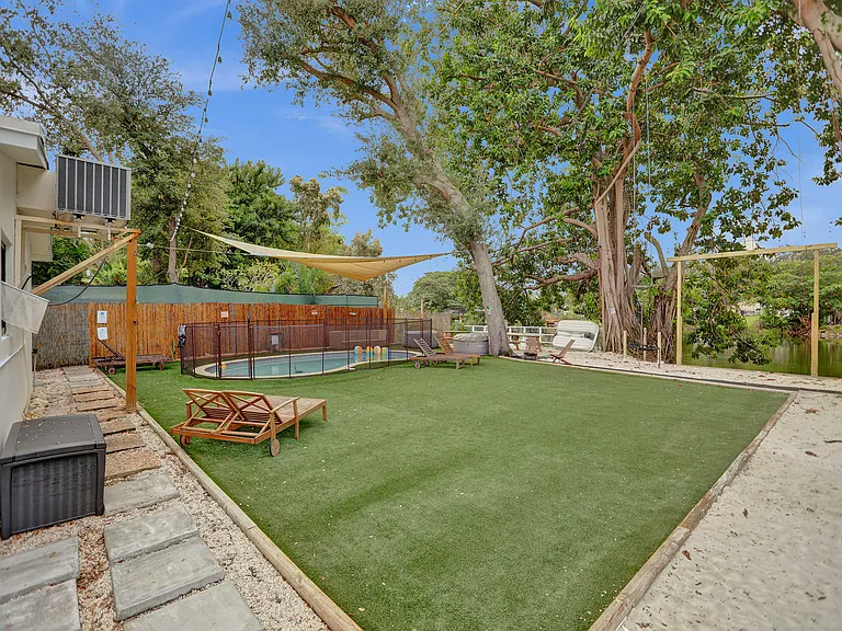 4030 SW 33rd St — Photo 33
