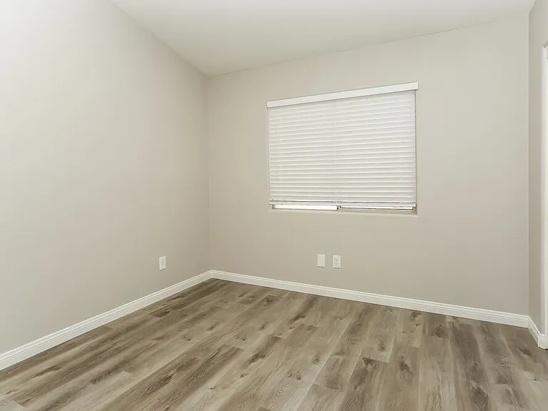 504 Stonehurst Dr — Photo 13